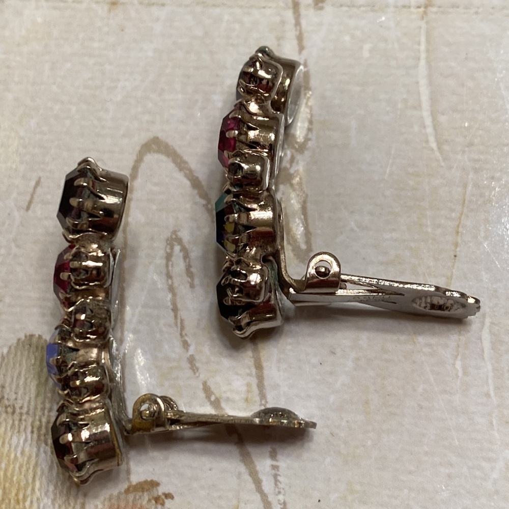 Vintage Karu Arke, Inc glittering rhinestone brooch & clip earrings - Picture 7 of 13